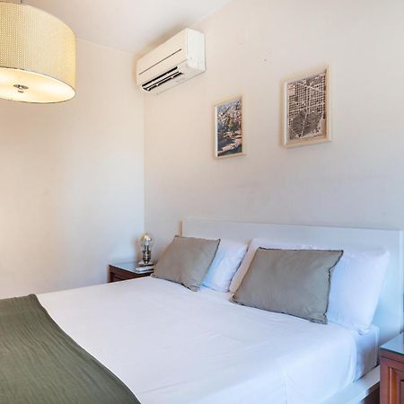 R&B Muntaner Apartment Barcelona Bagian luar foto