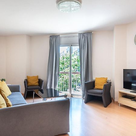 R&B Muntaner Apartment Barcelona Bagian luar foto
