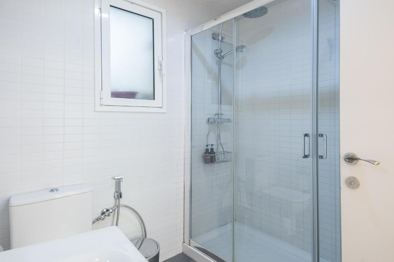 R&B Muntaner Apartment Barcelona Bagian luar foto