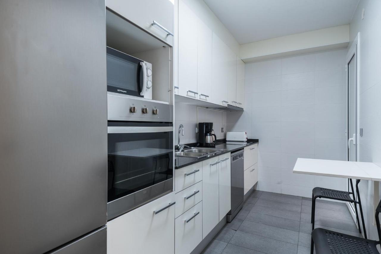 R&B Muntaner Apartment Barcelona Bagian luar foto