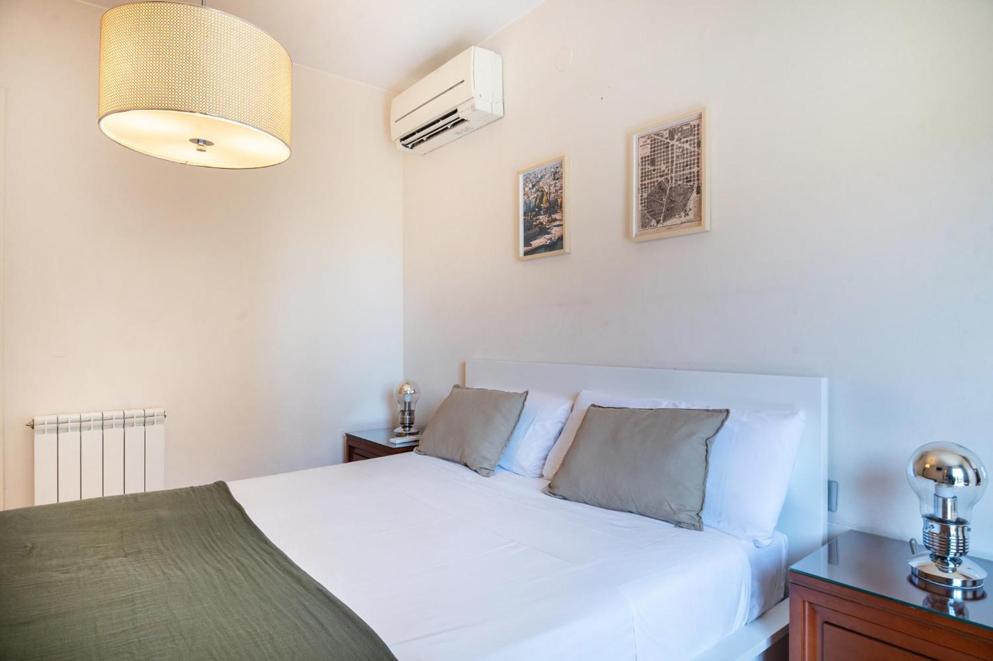 R&B Muntaner Apartment Barcelona Bagian luar foto