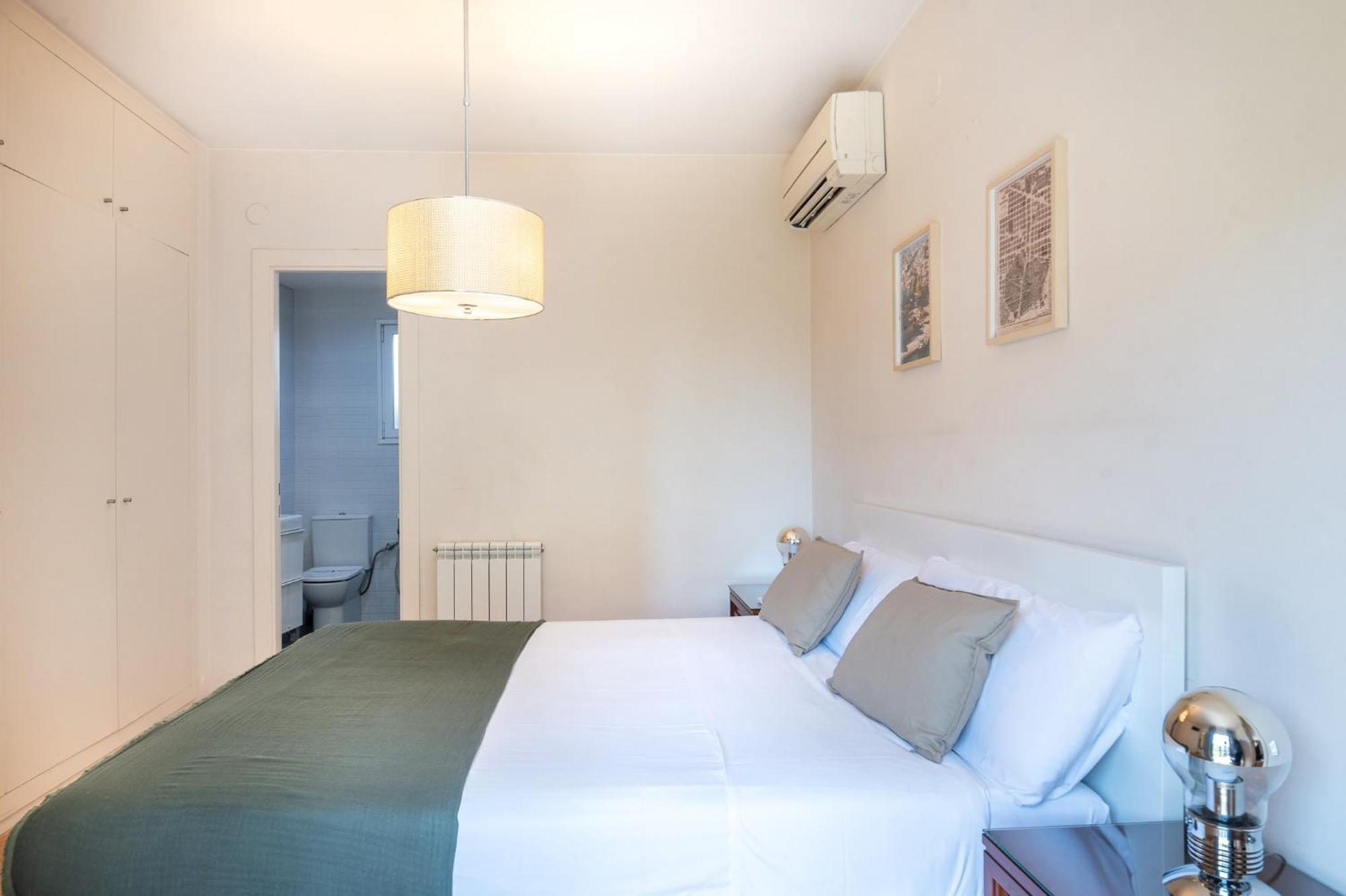 R&B Muntaner Apartment Barcelona Bagian luar foto