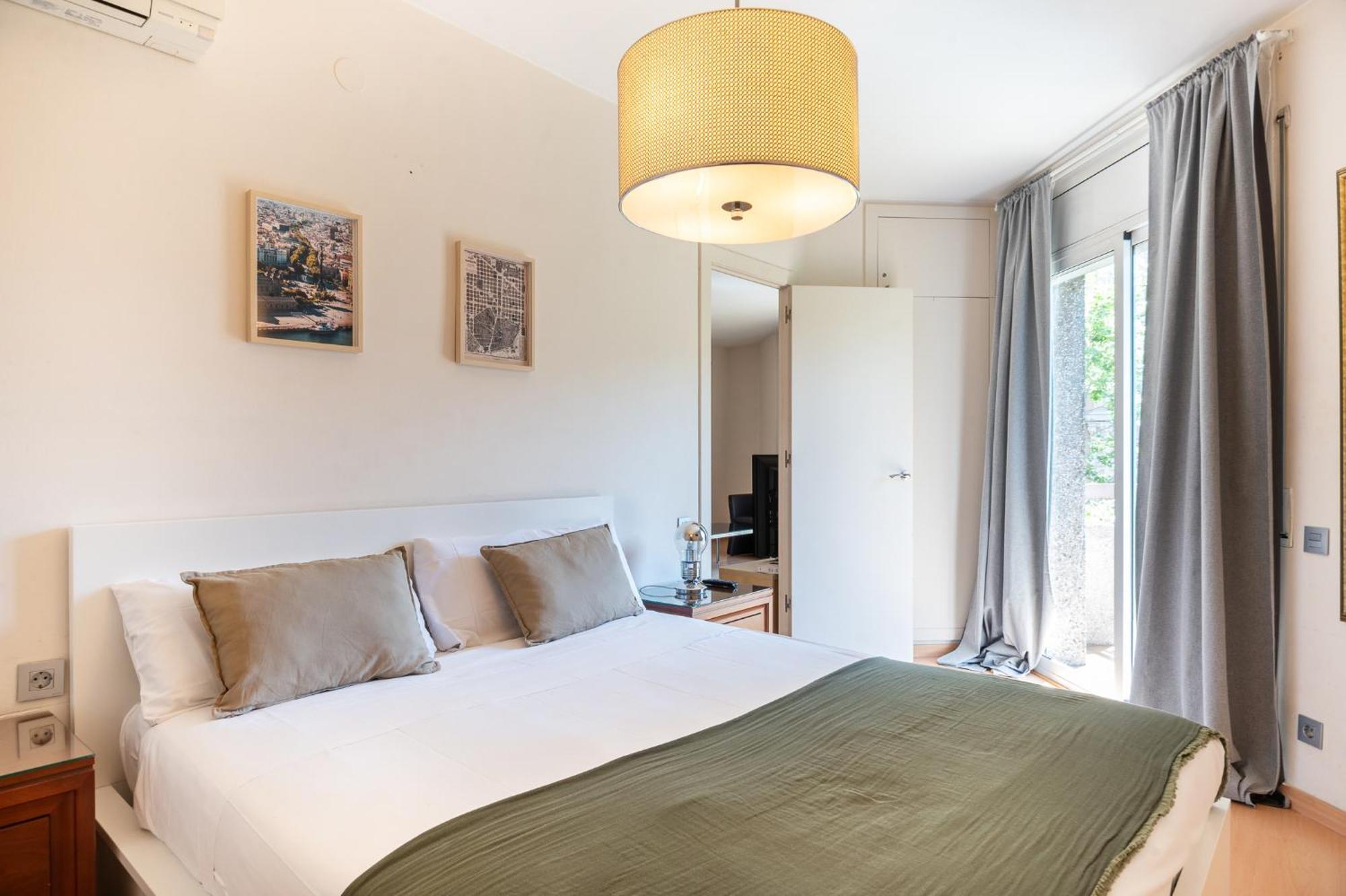 R&B Muntaner Apartment Barcelona Bagian luar foto