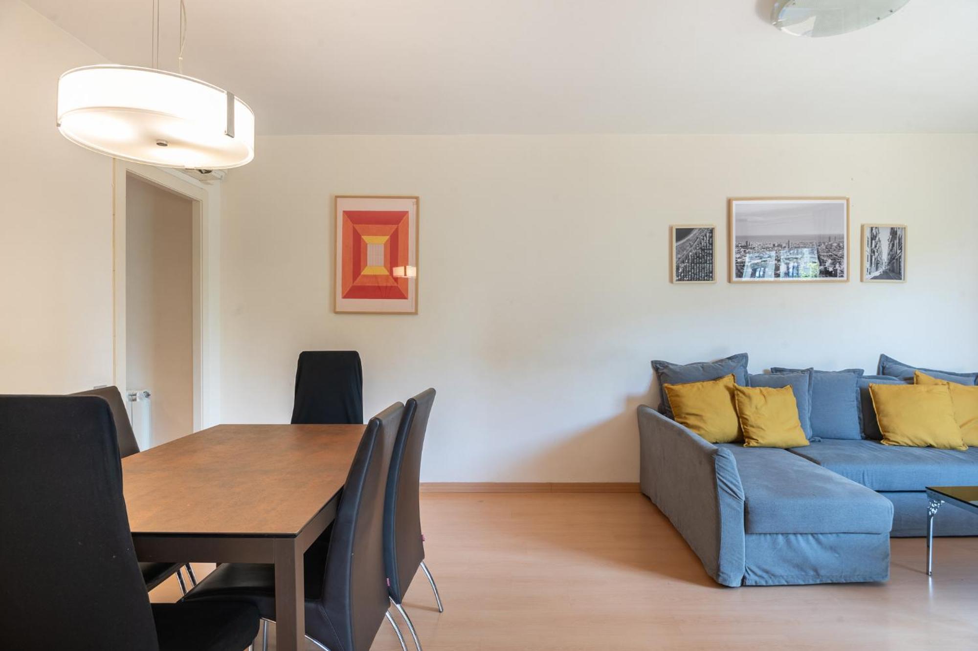 R&B Muntaner Apartment Barcelona Bagian luar foto