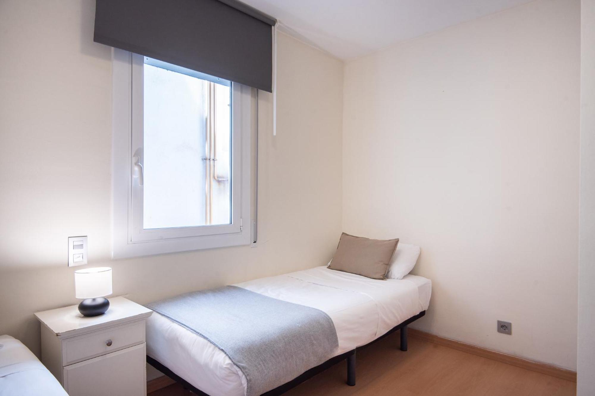 R&B Muntaner Apartment Barcelona Bagian luar foto